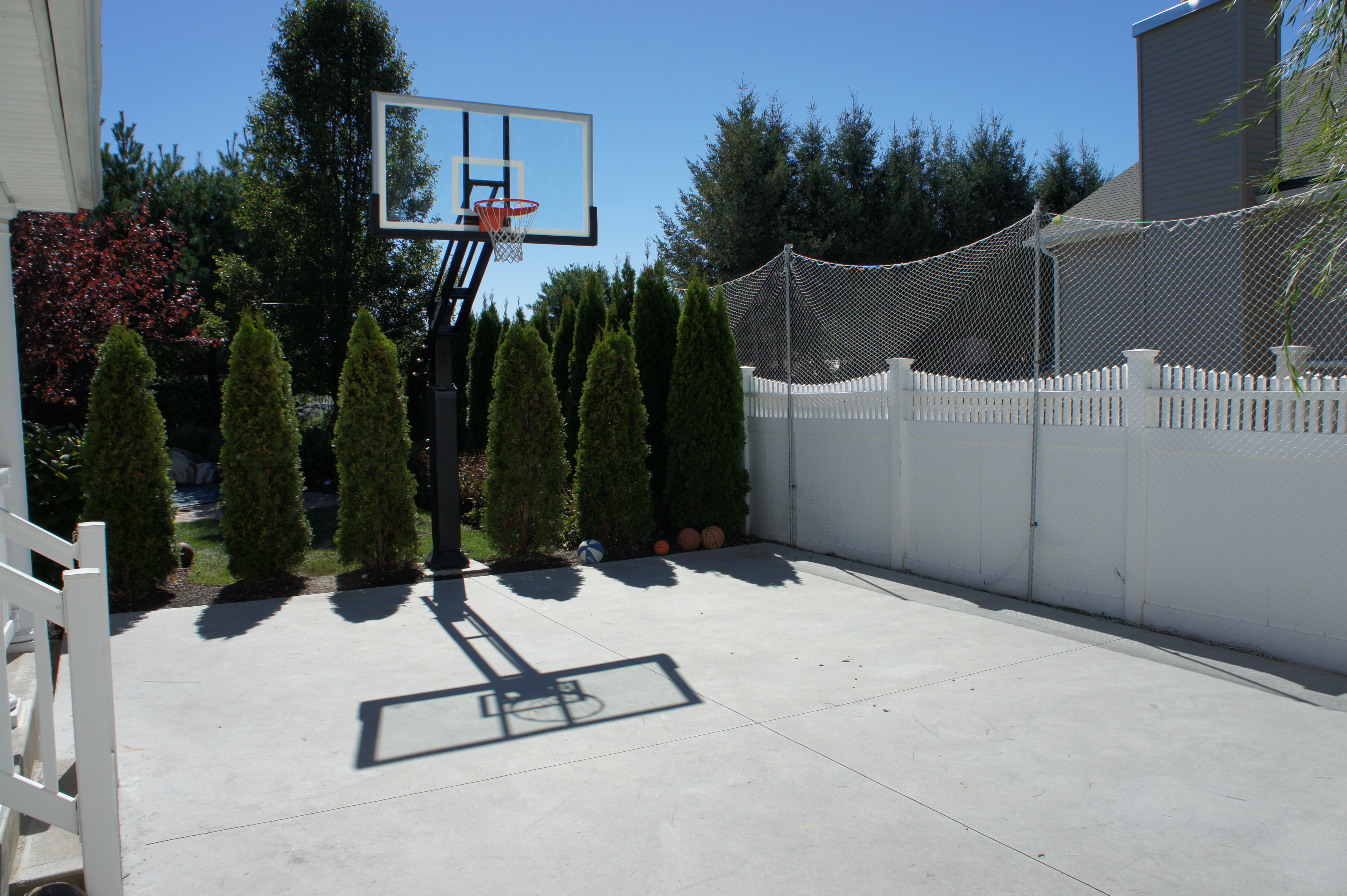 In the middle you can see Pro Dunk Diamond Basketball System.
